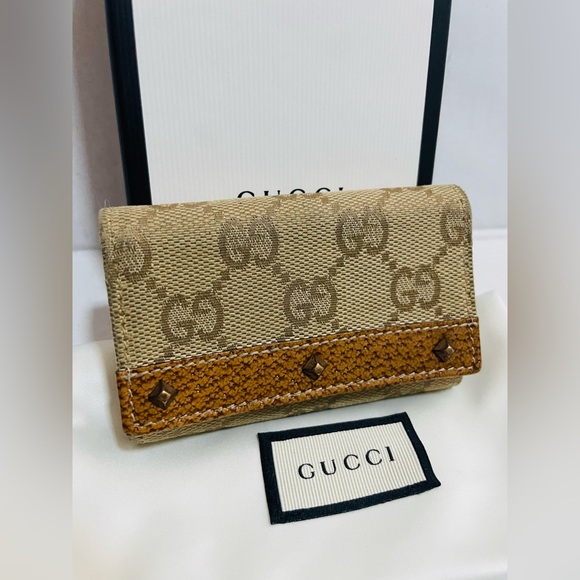 Gucci Handbags - EUC GUCCI 6 Key Holder w/ Box and Dust Bag